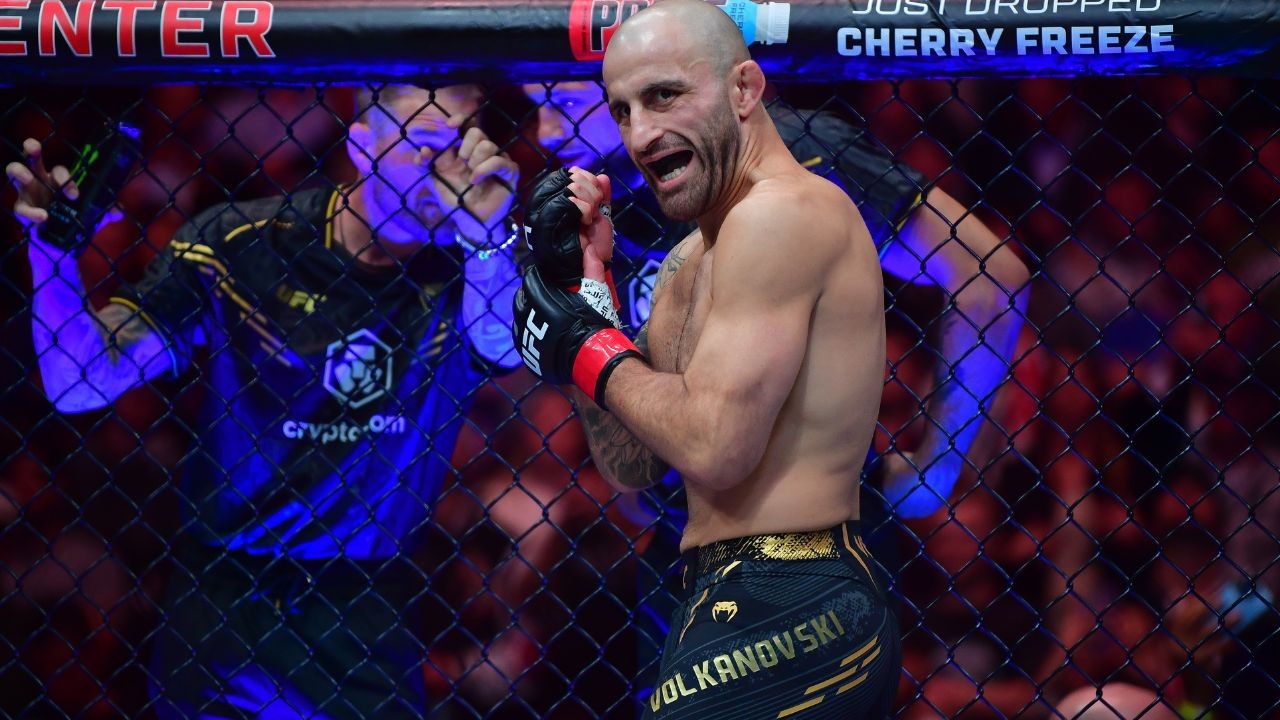 Alexander Volkanovski Shows Class in Addressing Troll’s Questions on