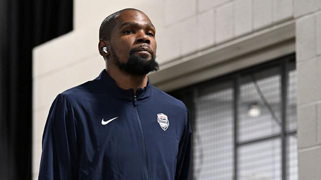 USA forward Kevin Durant (7) arrives for a game against Canada for the USA Basketball Showcase at T-Mobile Arena.