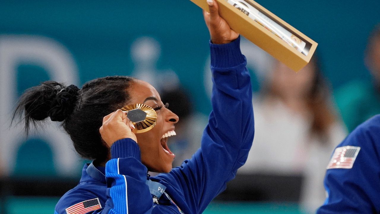 “Walked Past Some History” Jonathan Owens Shares Amusing Louvre Edit