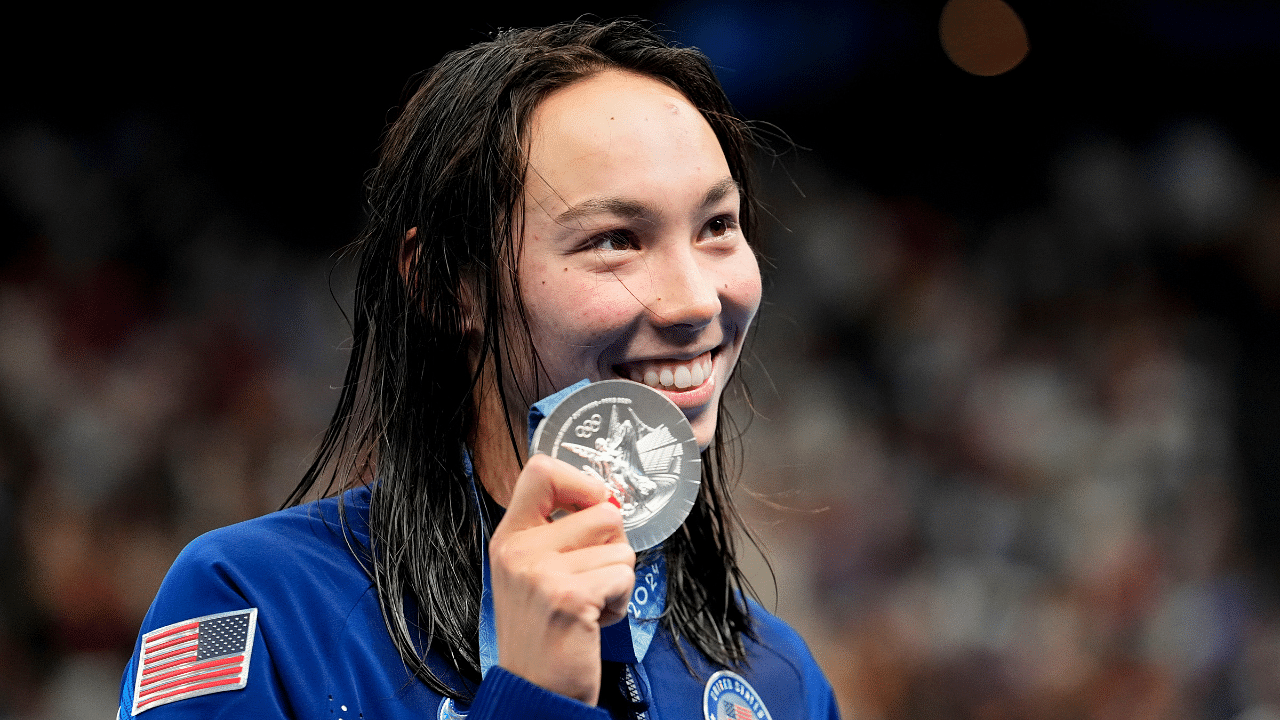 “Absolutely on Fire”: Torri Huske Secures Silver Medal in Women’s 100M Freestyle at Paris Olympics, Leaving Fans in a Frenzy