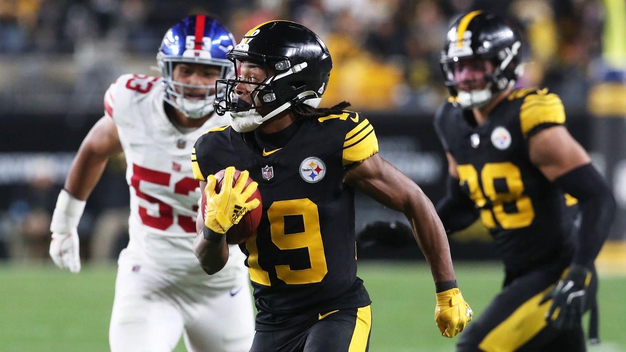 Pittsburgh Steelers wide receiver Calvin Austin III (19) scores a touchdown on a seventy-five yard punt return against the New York Giants during the third quarter at Acrisure Stadium.