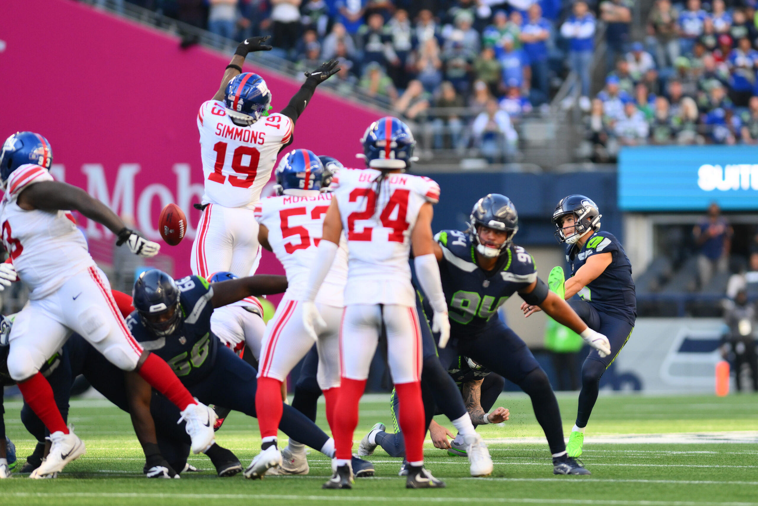 NFL Refs Miss Crucial Call as Seahawks Players Lay Down On The Field, Handing Giants a Win