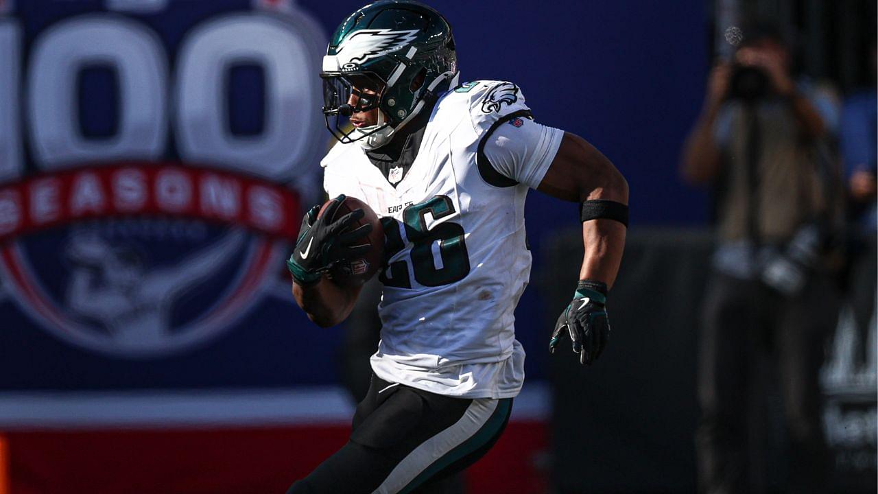 Philadelphia Eagles running back Saquon Barkley (26) carries the ball during the second half against the New York Giants at MetLife Stadium.