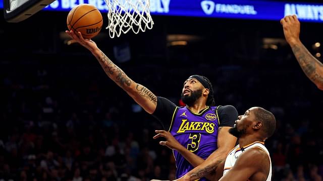 Los Angeles Lakers forward Anthony Davis (3) shoots the ball against Phoenix Suns forward Kevin Durant (35) during the first quarter at Footprint Center