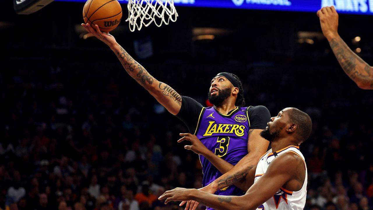 Los Angeles Lakers forward Anthony Davis (3) shoots the ball against Phoenix Suns forward Kevin Durant (35) during the first quarter at Footprint Center.