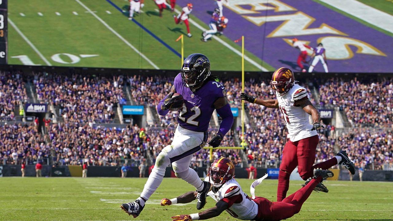 Baltimore Ravens running back Derrick Henry (22) rushes for a second quarter touchdown against the Washington Commanders at M&T Bank Stadium.