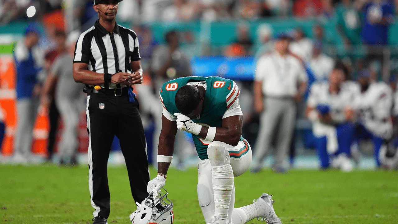 Miami Dolphins tight end Jonnu Smith (9) reacts on the field while training staff members attend to quarterback Tua Tagovailoa (1, not pictured) after an apparent injury during the second half against the Buffalo Bills at Hard Rock Stadium.