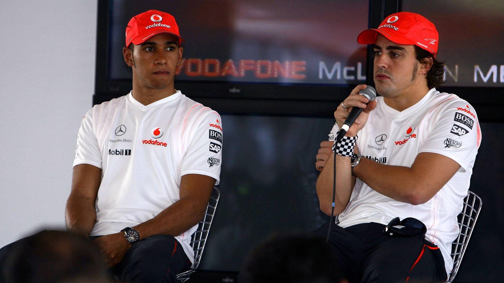 Lewis Hamilton (England, li.) und Teamkollege Fernando Alonso (Spanien beide McLaren Mercedes)