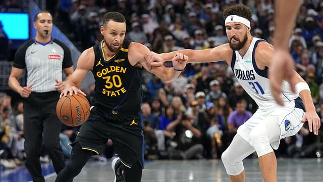 Golden State Warriors guard Stephen Curry (30) dribbles past Dallas Mavericks guard Klay Thompson (31) in the fourth quarter at the Chase Center.