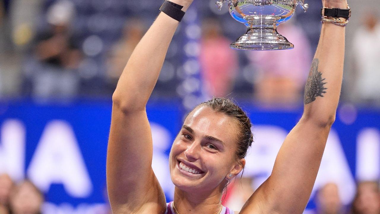 Aryna Sabalenka lifts the US open 2024 trophy