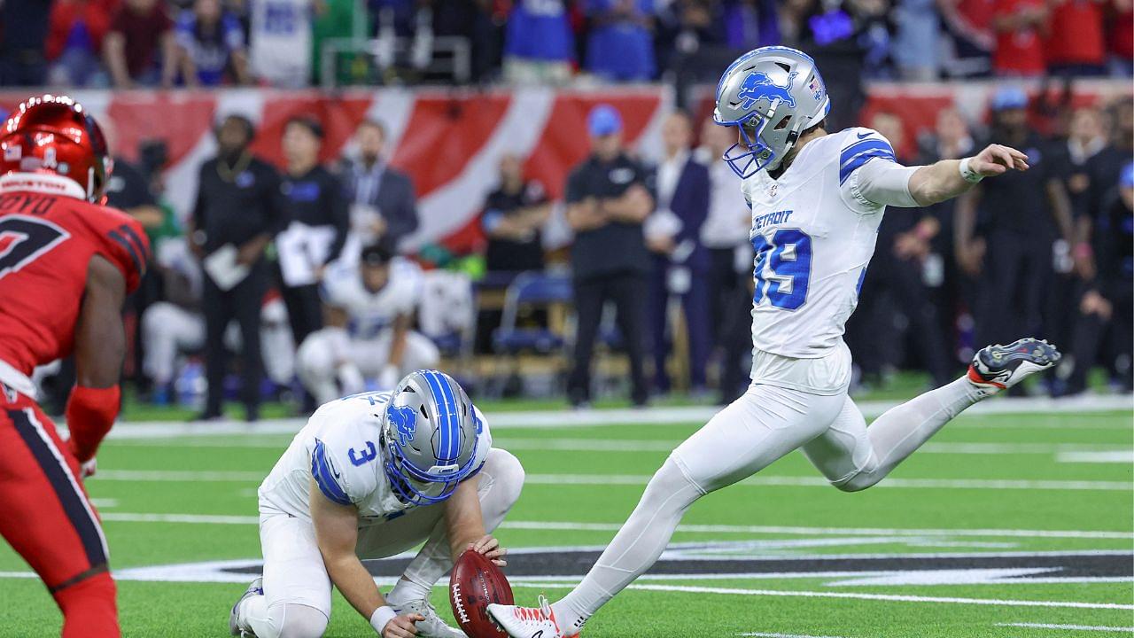 Detroit Lions place kicker Jake Bates (39) kicks a field goal with time expiring to give the Lions a win over the Houston Texans at NRG Stadium.