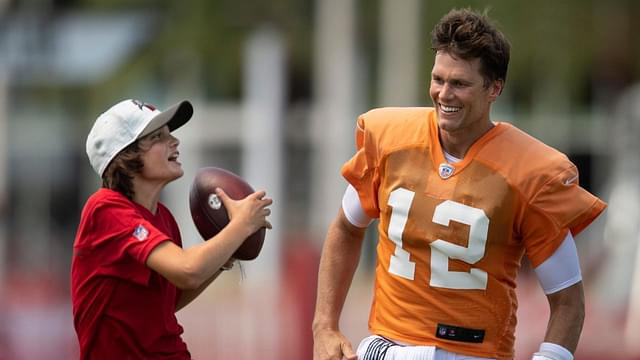 Tampa Bay Buccaneers quarterback Tom Brady (12) watches his son Jack pull in a catch after their joint training camp practice against the Tennessee Titans at AdventHealth Training Center Thursday, Aug. 19, 2021 in Tampa, Fla. Nas Titans Bucs 037