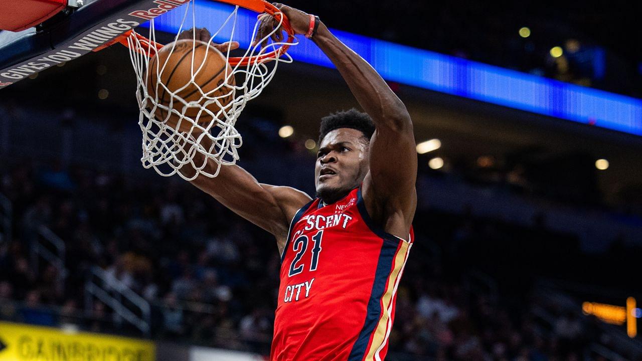 New Orleans Pelicans center Yves Missi (21) shoots the ball in the first half against the Indiana Pacers at Gainbridge Fieldhouse.