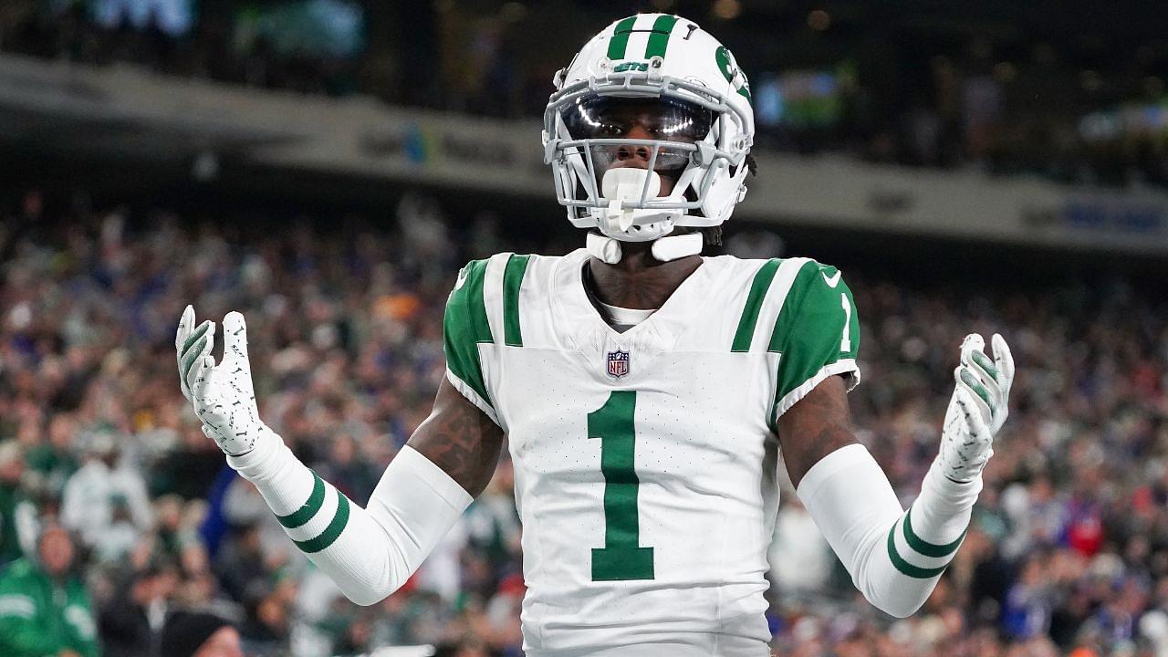 New York Jets cornerback Sauce Gardner (1) reacts to a call during the first half against the Buffalo Bills at MetLife Stadium.