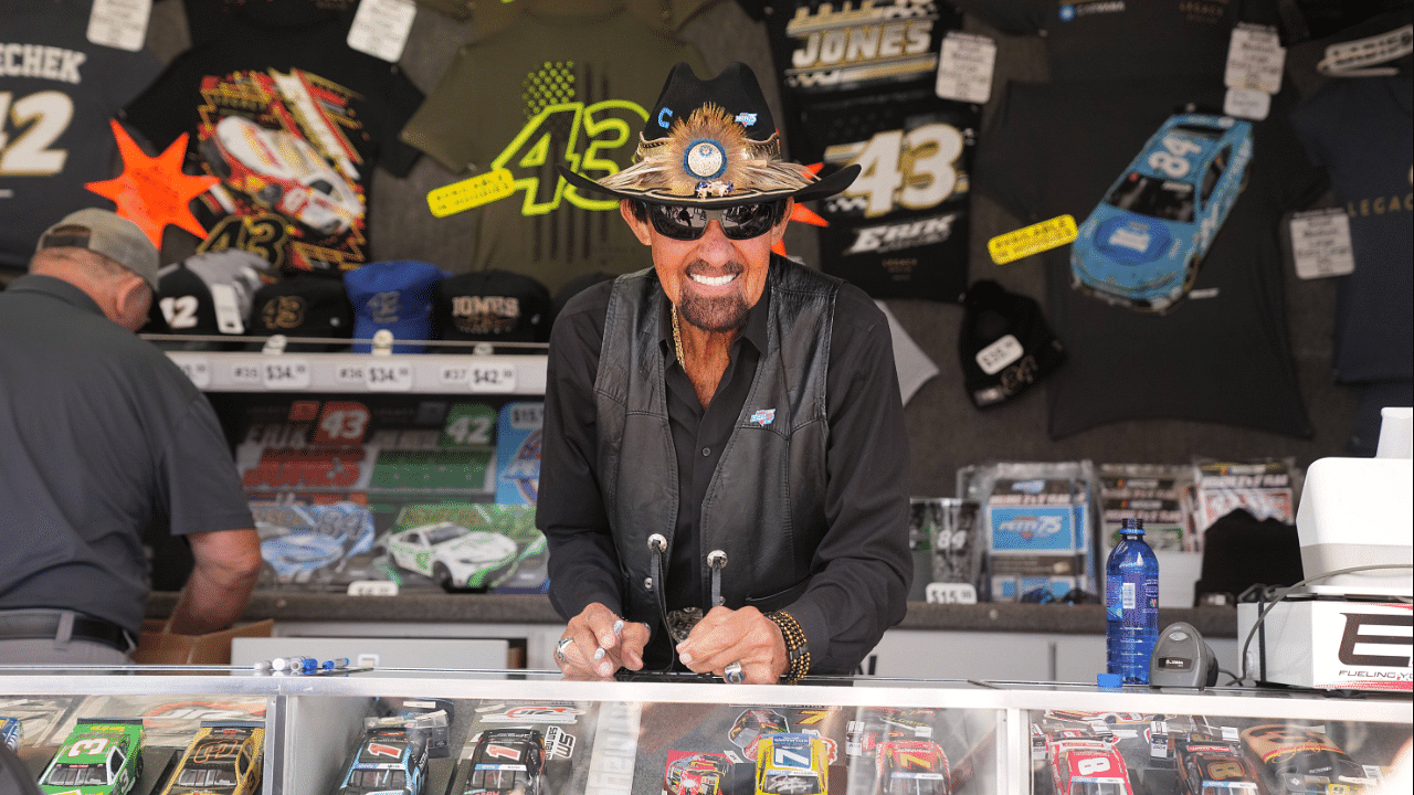 NASCAR, Motorsport, USA legend Richard Petty signs autographs before the start of the Ambetter Health 302 NASCAR Xfinity Series playoff race on October 19, 2024, at Las Vegas Motor Speedway in Las Vegas, NV. (Photo by Jack Geissinger LVMS Icon Sportswire) AUTO: OCT 19 NASCAR Xfinity Series Ambetter Health 302