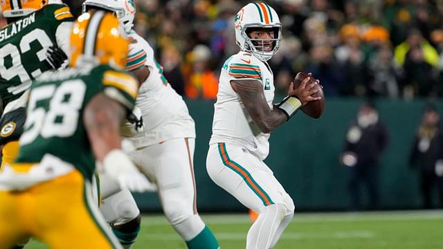 Miami Dolphins quarterback Tua Tagovailoa (1) looks to throw a pass during the second quarter against the Green Bay Packers at Lambeau Field.