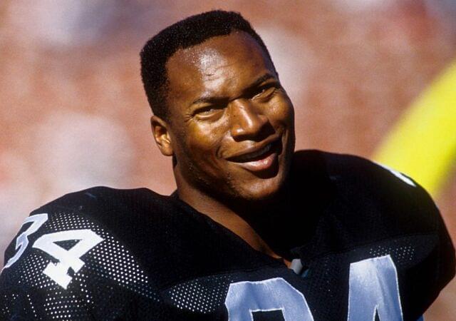 Football NFL, American Football Herren, USA Bo Jackson Bo Jackson competing for the Los Angeles Raiders in 1990.