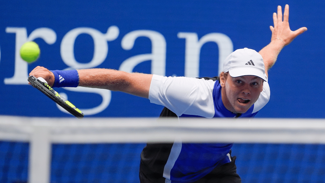 Alex Michelsen (USA) hits to Jannik Sinner (ITA) on day four of the 2024 U.S. Open tennis tournament