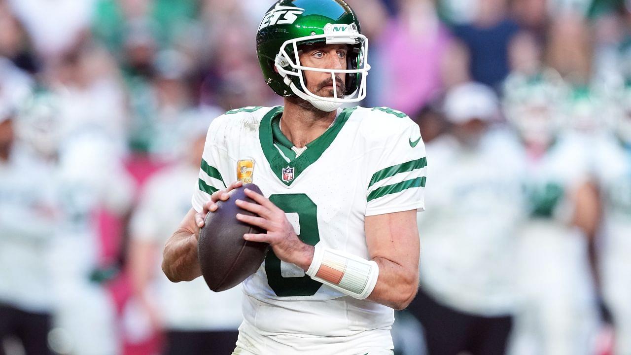 New York Jets quarterback Aaron Rodgers (8) passes against the Arizona Cardinals during the second half at State Farm Stadium.