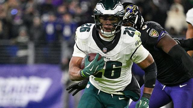 Philadelphia Eagles running back Saquon Barkley (26) rushes past Baltimore Ravens linebacker Roquan Smith (0) during the second half at M&T Bank Stadium.