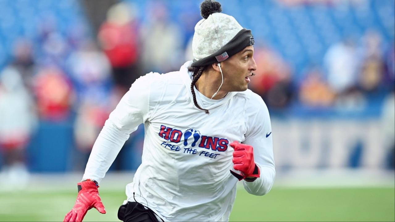 Buffalo Bills wide receiver Mack Hollins (13) warms up before a game against the Kansas City Chiefs at Highmark Stadium.