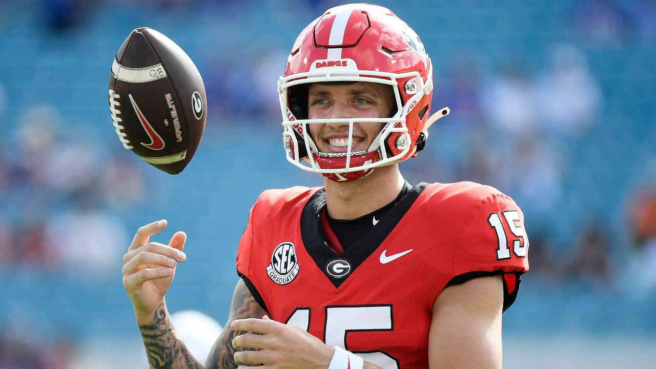 Georgia Bulldogs quarterback Carson Beck (15) warms up before a game against the Florida Gators at EverBank Stadium.