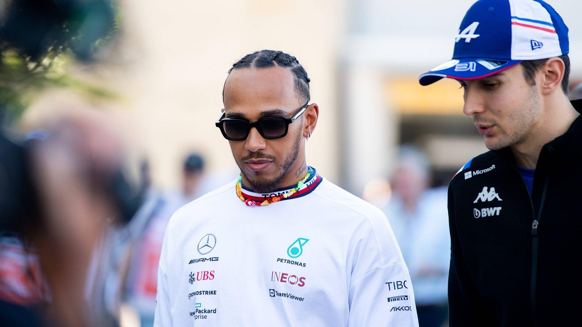 Lewis Hamilton (UK, Mercedes AMG Petronas F1 Team 44) mit Esteban Ocon (FRA, BWT Alpine F1 Team 31), USA, Formel 1 Grand Prix der USA, Circuit of the Americas Austin, Mediaday, 20.10.2022