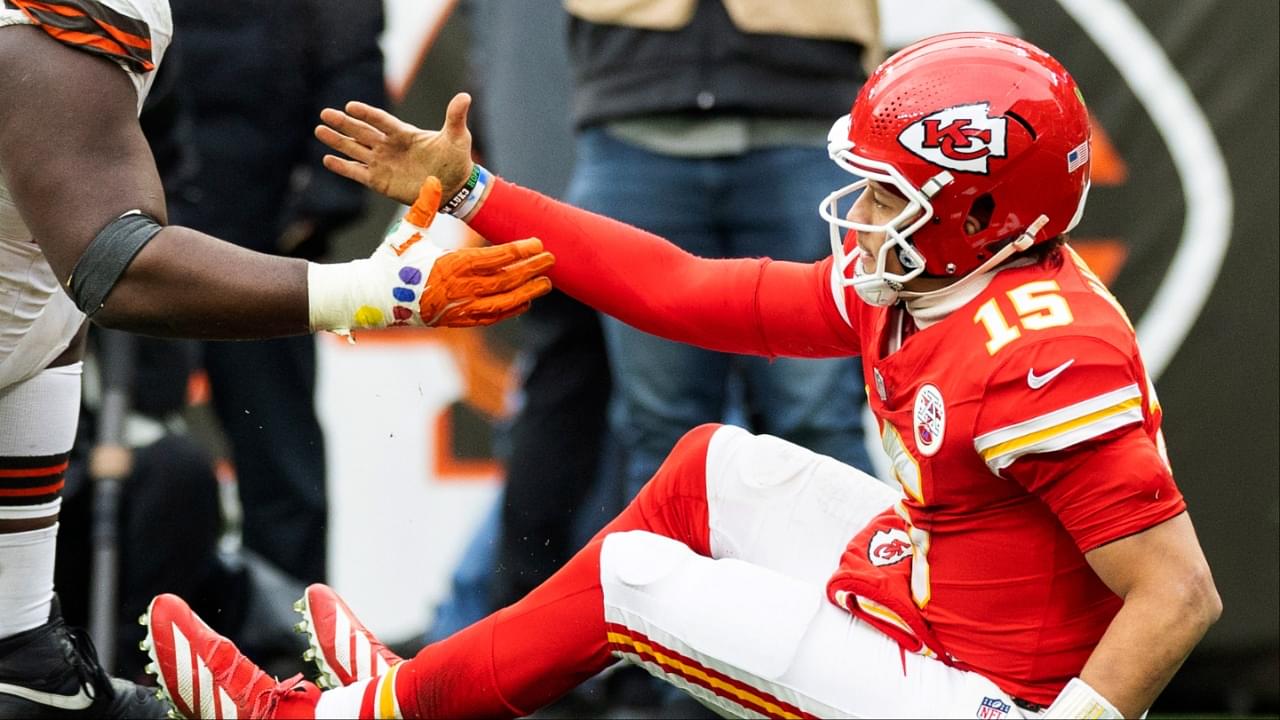 Cleveland Browns defensive tackle Dalvin Tomlinson (94) helps up Kansas City Chiefs quarterback Patrick Mahomes (15) after a tackle during the third quarter at Huntington Bank Field.