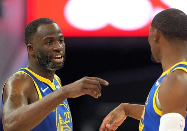 Golden State Warriors forward Draymond Green (23) talks with forward Jonathan Kuminga (right) during the third quarter against the Los Angeles Lakers at Chase Center.