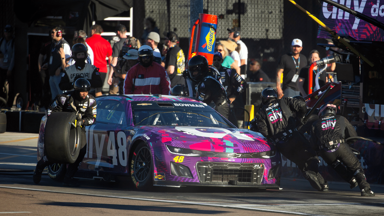 NASCAR Cup Series driver Alex Bowman (48) pits during the NASCAR Cup Series Championship race at Phoenix Raceway.