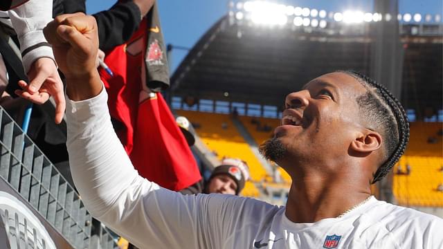 Cleveland Browns quarterback Jameis Winston (5) greets fans after warm-ups against the Pittsburgh Steelers at Acrisure Stadium.