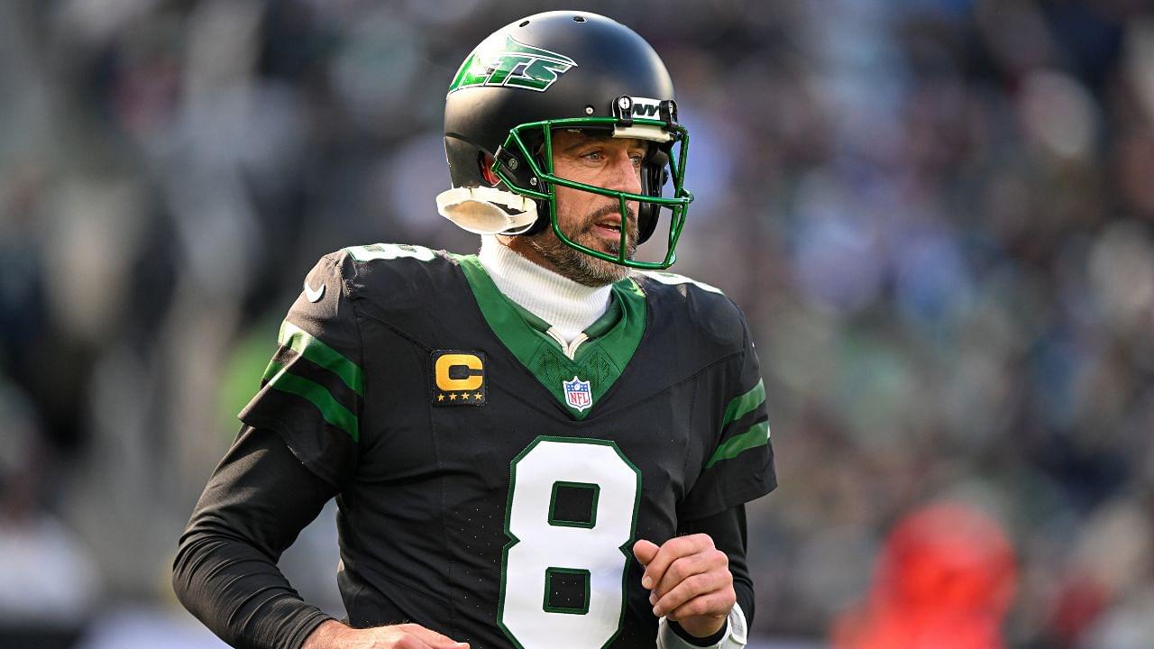 New York Jets quarterback Aaron Rodgers (8) during the first quarter against the Seattle Seahawks at MetLife Stadium.