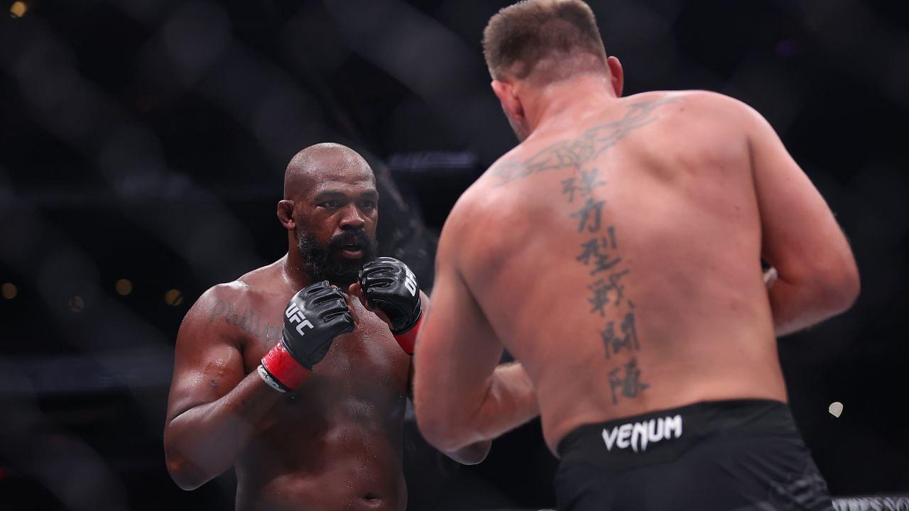 Jon Jones (red gloves) fights Stipe Miocoic (blue gloves) in the heavyweight bout during UFC 309 at Madison Square Garden.