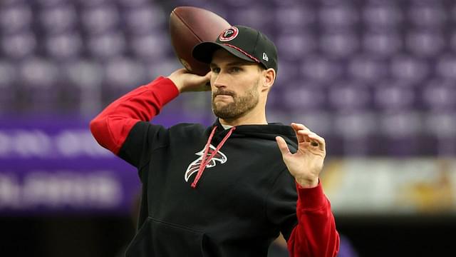 Atlanta Falcons quarterback Kirk Cousins (18) warms up before the game against the Minnesota Vikings at U.S. Bank Stadium.