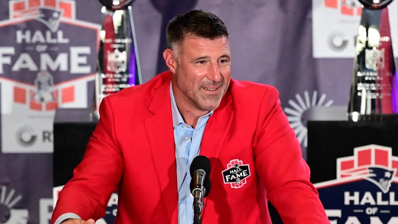 Oct 21, 2023; Foxborough, MA, USA; New England Patriots former line backer and current Tennessee Titans head coach Mike Vrabel makes a speech at his 2023 Patriots Hall of Fame induction in the Cross Insurance Pavilion at Gillette Stadium.