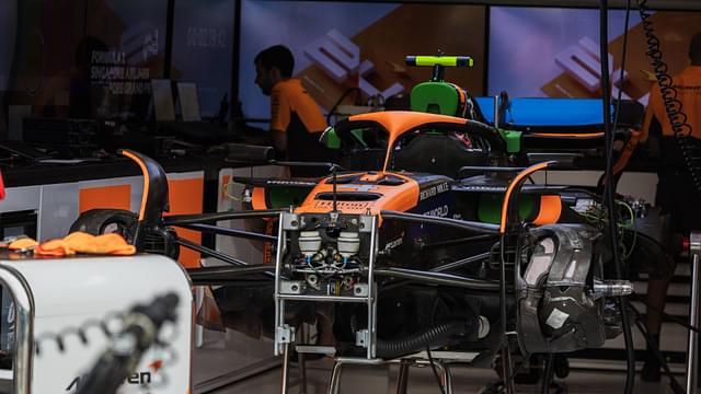 Marina Bay Street Circuit, Singapore, Singapore. 19.September.2024; Mclaren F1 car and engineer in the garage during Formula One Singapore Grand Prix