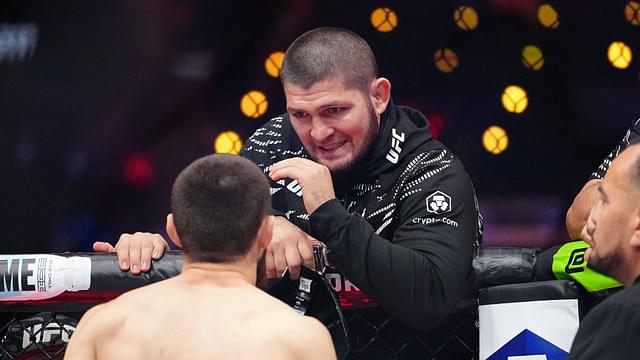 Khabib Nurmagomedov speaks to Tagir Ulanbekov at Intercontinental Downtown Los Angeles for UFC311 Makhachev vs Moicano on January 18, 2025 in Los Angeles, CA, United States. ( PxImages) Los Angeles, Ca United States - ZUMAp175 20250118_zsa_p175_041 Copyright: xLouisxGrassex