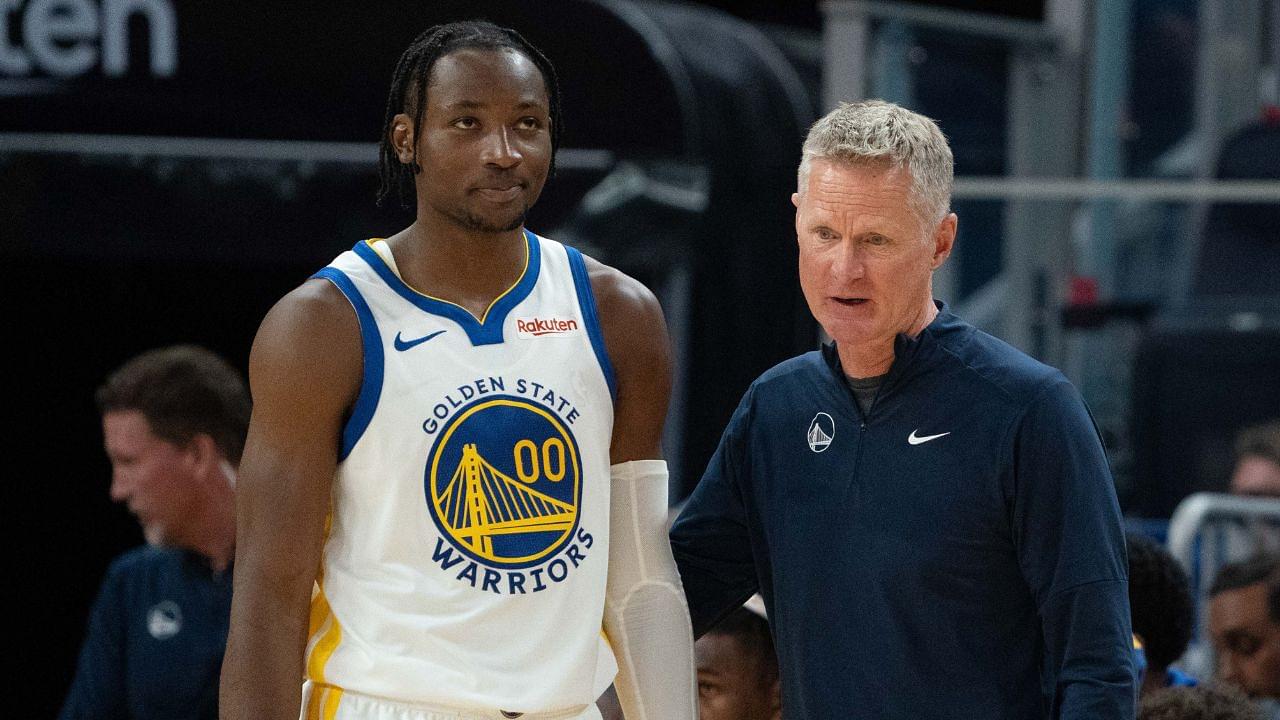 Golden State Warriors head coach Steve Kerr (right) talks to forward Jonathan Kuminga (00) during the third quarter against the San Antonio Spurs at Chase Center.