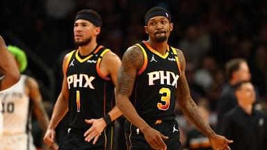 Phoenix Suns guard Bradley Beal (3) and Devin Booker (1) against the San Antonio Spurs in the second half of an NBA Cup game at Footprint Center.