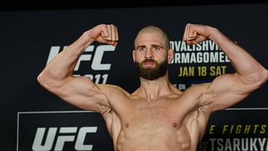 Jiri Prochazka steps on the scale for the official weigh-in at Intercontinental Downtown Los Angeles for UFC311 Makhachev vs Tsarukyan 2 : Official Weigh-ins on January 17, 2025 in Los Angeles, CA, United States. ( PxImages) Los Angeles, Ca United States - ZUMAp175 20250117_zsa_p175_070 Copyright: xLouisxGrassex