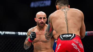 Alexander Volkanovski fights against Ilia Topuria during UFC 298 at Honda Center.