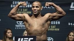 , 151002 Mästaren Daniel Cormier klarar vikten inför sin titelmatch mot Sveriges Alexander Gustafsson pa UFC 192 i Toyota Center den 3 oktober 2015 i Houston. PUBLICATIONxNOTxINxSWExNORxFINxDEN Copyright: MeddixKabirzadehx xBILDBYRÃÖN BB151002BB574