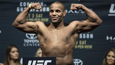 , 151002 Mästaren Daniel Cormier klarar vikten inför sin titelmatch mot Sveriges Alexander Gustafsson pa UFC 192 i Toyota Center den 3 oktober 2015 i Houston. PUBLICATIONxNOTxINxSWExNORxFINxDEN Copyright: MeddixKabirzadehx xBILDBYRÃÖN BB151002BB574