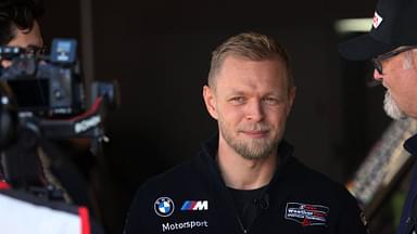 Kevin Magnussen (DEN) BMW M Hybrid V8 24 während eines Interviews, ROAR Test für die Rolex 24 Stunden von Daytona, Daytona International Speedway, Florida, USA IMSA Rennserie, BMW M Team RLL, 17.01.2025