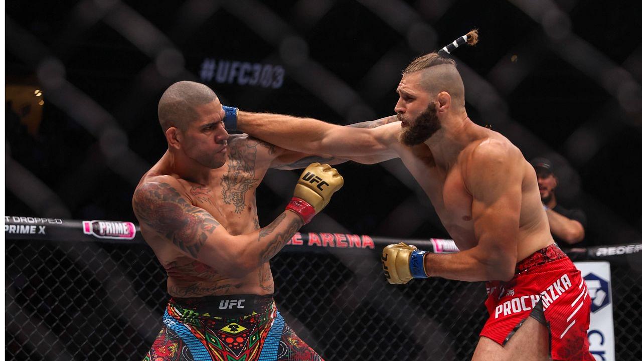 Alex Pereira (red) of Brazil against Jiri Prochazka of the Czech Republic in the UFC light heavyweight championship fight during the UFC 303 event at T-Mobile Arena on June 29, 2024 in Las Vegas, Nevada. Las Vegas UNITED STATES - ZUMAv122 20240629_aap_v122_174 Copyright: xWilliamxVolcovx