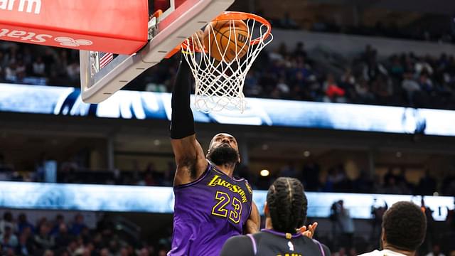 LeBron James dunk NBA: Los Angeles Lakers at Dallas Mavericks