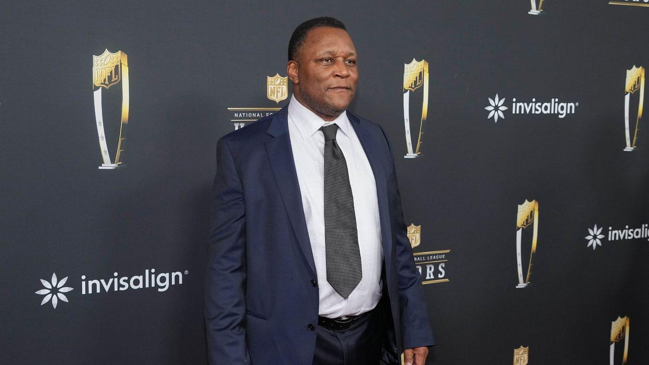 Barry Sanders on the red carpet before Super Bowl LIX NFL Honors at Saenger Theatre.