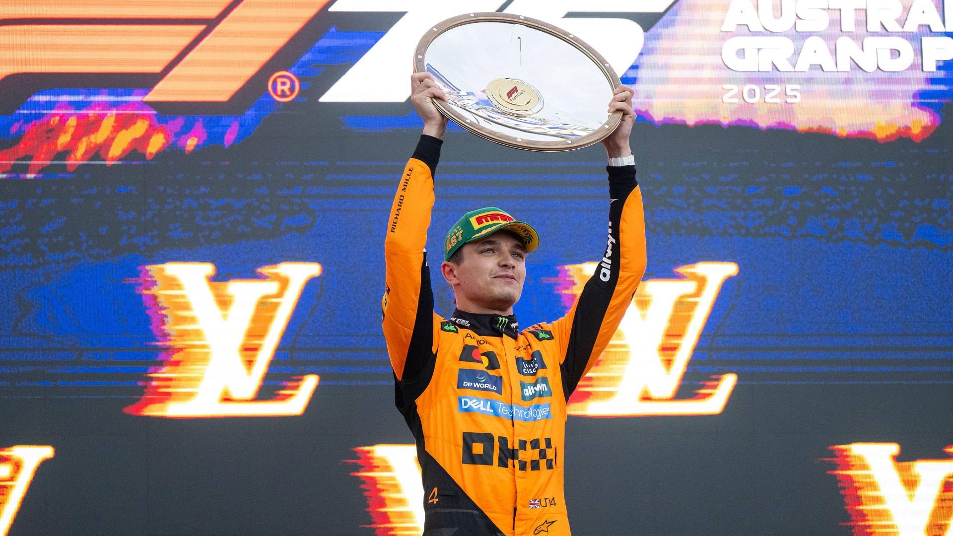 Lando Norris (McLaren Formula 1 Team, 04) jubelt bei der Siegerehrung auf dem Podium mit Pokal ueber den Sieg, AUS, Formel 1 Weltmeisterschaft, Luis Vuitton Grand Prix von Australien, Albert Park Circuit Melbourne, Rennen, Saison 2025, 16.03.2025