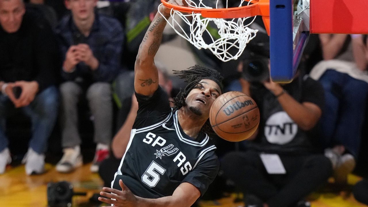 jordan dunks on barkley