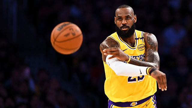 Los Angeles Lakers forward LeBron James (23) passes against the Houston Rockets
